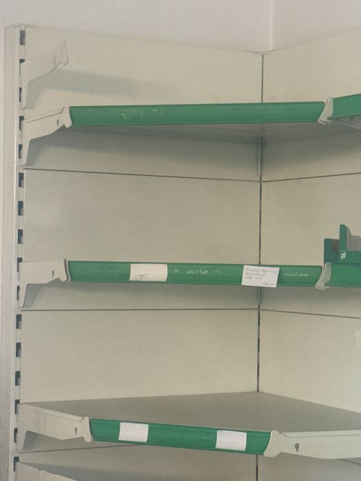 Estantes com Prateleiras de mini mercado