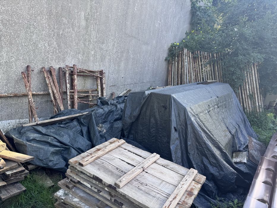 Sprzedam rusztowanie elewacyjne starego typu.