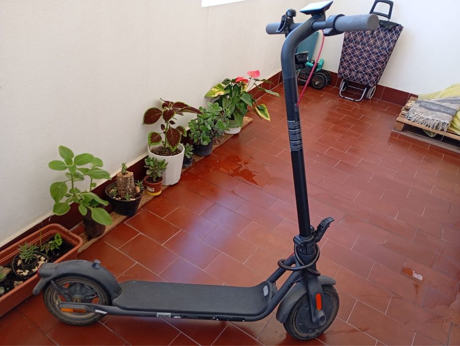 Trotinete elétrica NAVEE V25