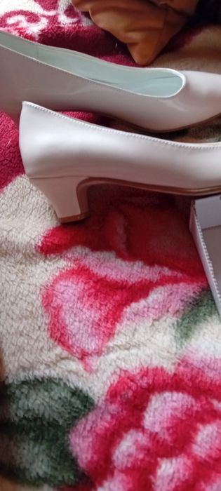 Sprzedam buty na obcasiku