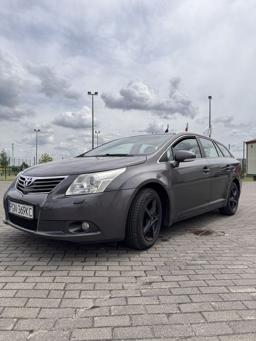 Toyota Avensis benzyna, 2009