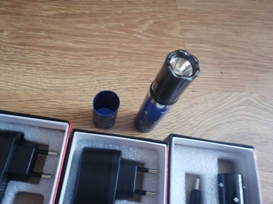 Paralizator z latarką w kształcie szminki odstraszacz samoobrona MOCNY