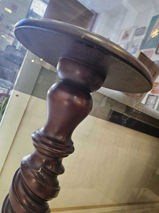 Coluna de madeira maciça para colocar vasos