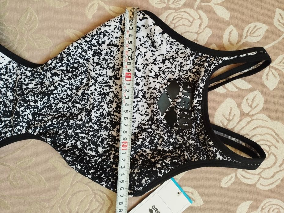 Купальник жіночий Arena ONE PAINTS SWIMSUIT TECH BACK 007917-515, US28