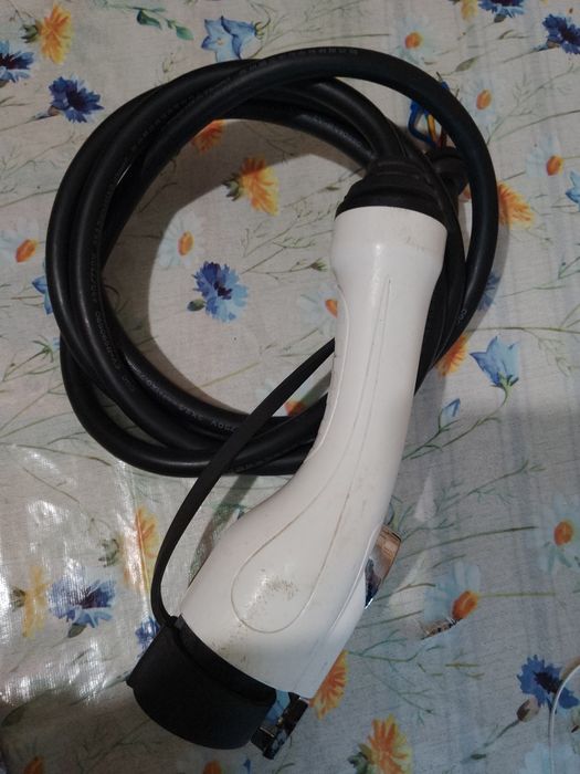 Зарядний пристрій для автомобіля не робочий на запчастини