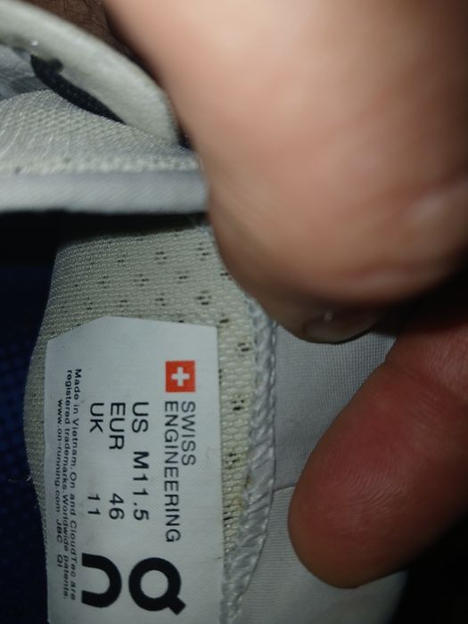 Чоловічі кросівки для бігу On Running Cloudventure Peak 2