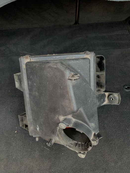 Корпус Воздушного фільтра А6с5 audi 2.5 132 кіловата