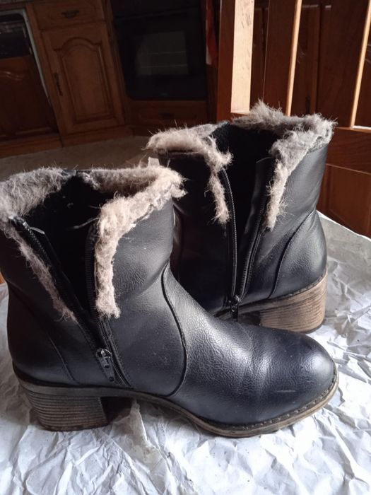 Vendo botas usadas em pele Nº36