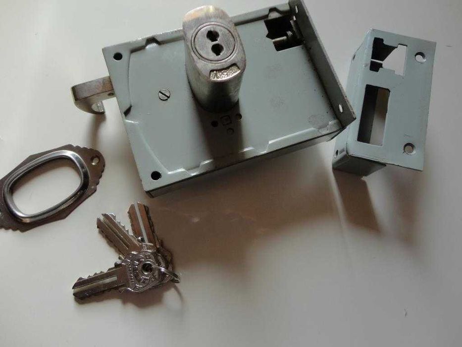 Fechadura sobrepor chave 2 entradas64551353773441122