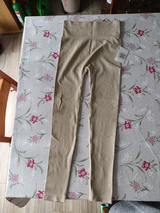 Leginsy prążkowane nowe