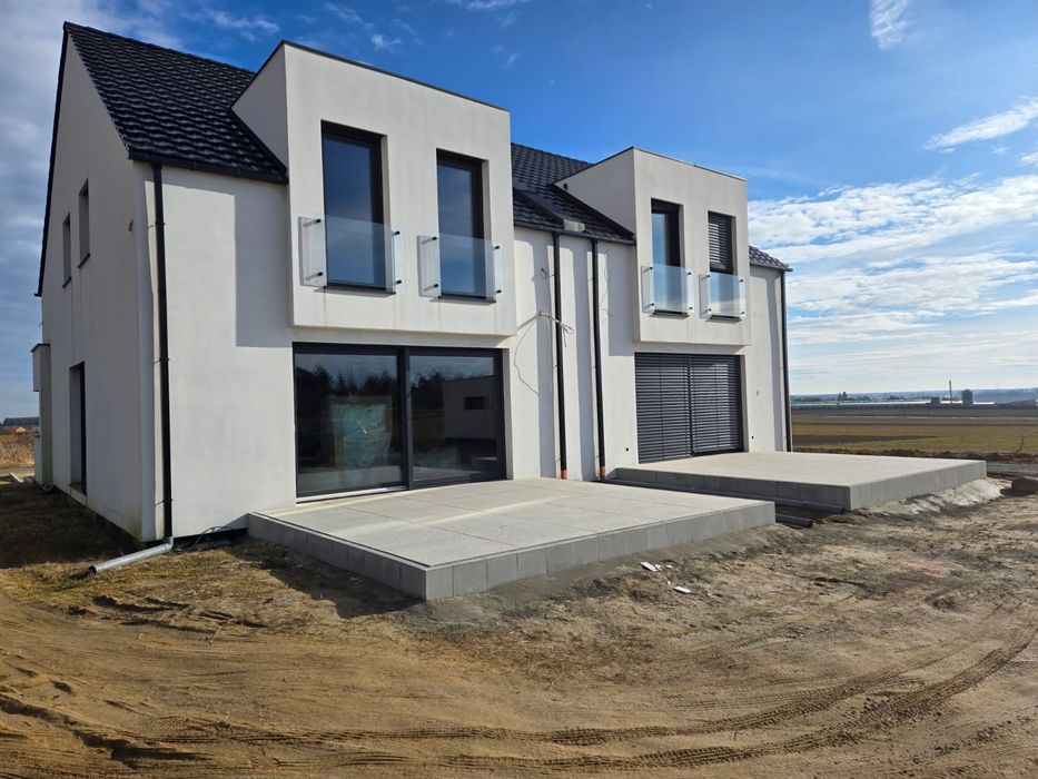 Nowoczesny dom jednorodzinny w zabudowie bliźniaczej z garażem  154 m² - Widok 2