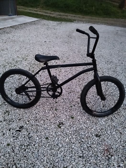 Witam mam na sprzedaż bmxa cena do negocjacji stan dobry.