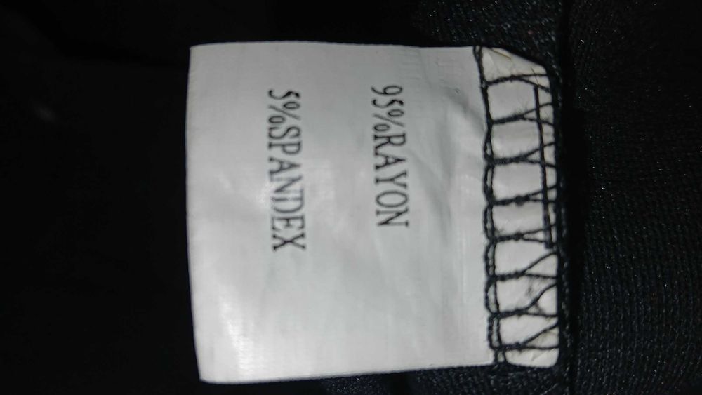 Vestido preto elegante com detalhes em brilhantes - Tamanho L