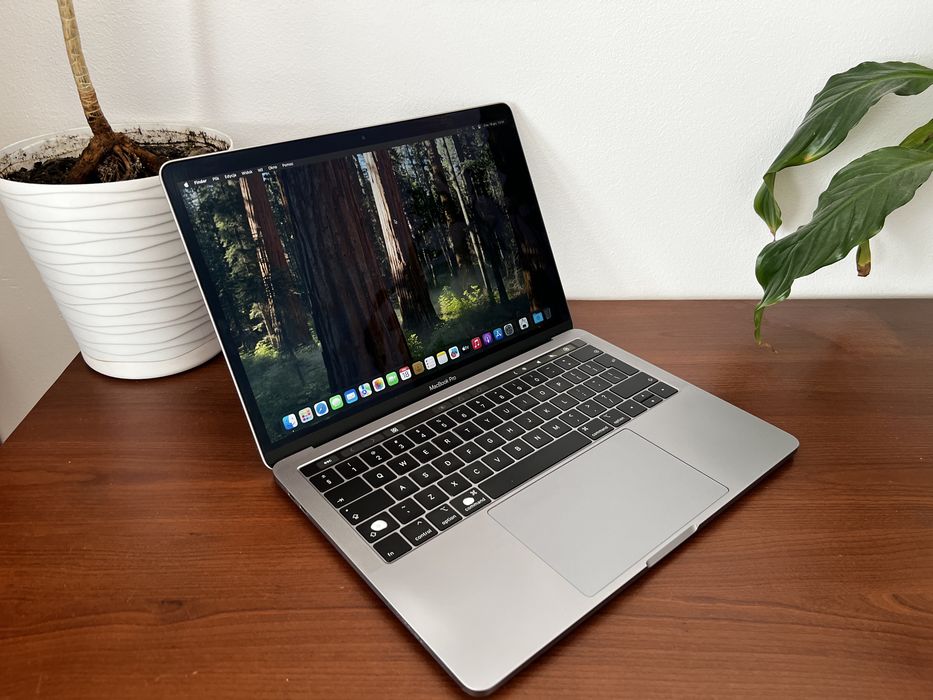 MacBook Pro A1989