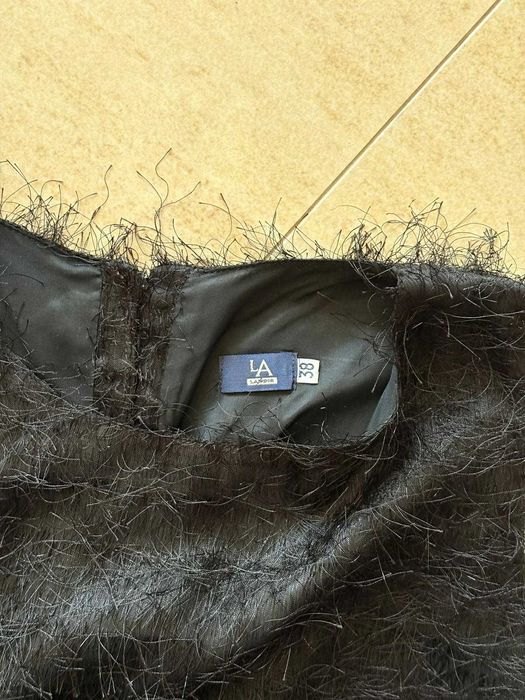 vestido de penugem preto elegante