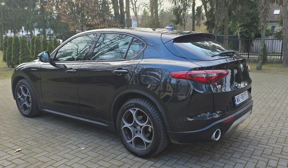 Alfa Romeo Stelvio Skóra nawigacja tempomat światła LED Asystent pasa ruchu