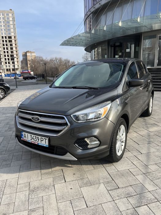 Продам автомобіль Ford Escape 2017року