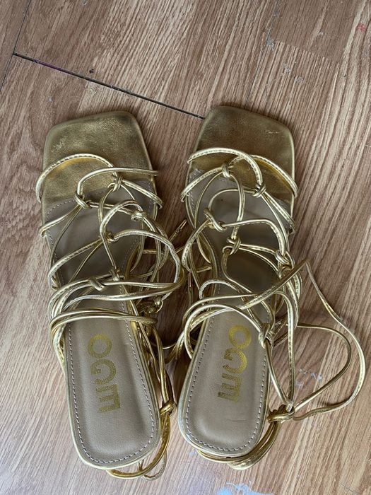 Sapatos, berços