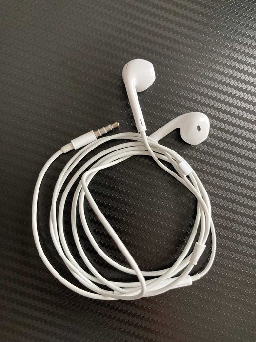 iPad 5 Generation (з навушниками)