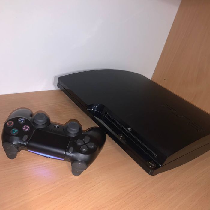 PlayStation 3 Slim 320 GB + геймпади + ігри