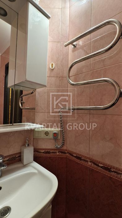 ВЕЛИКА 1 кімнатна з ремонтом