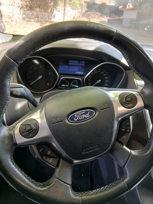 Ford Focus ecoboost em excelente estado