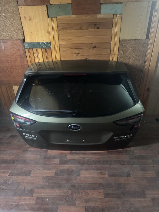 Кришка багажника Subaru Outback b16