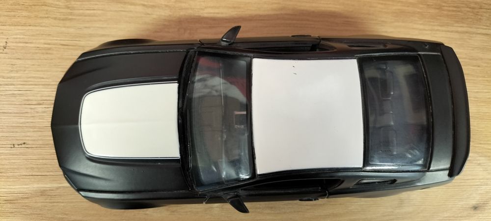 Maisto Toys 1/24 Ford Mustang 2012 Boss 302 Black White
