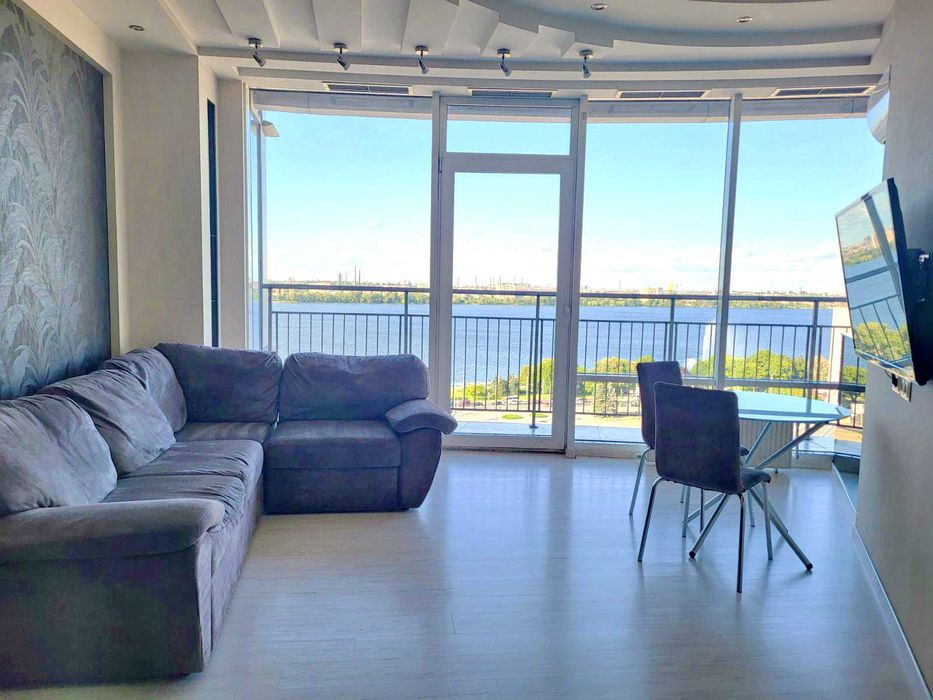 ЛЮКС в ЖК Мост Сити, вид на реку, 2к, ванна, центр. Новый дом. Балкон.