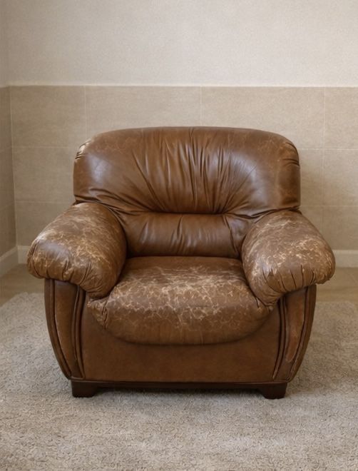 Sofás em pele (3 lugares + 2 individuais) – óptimos para restauro