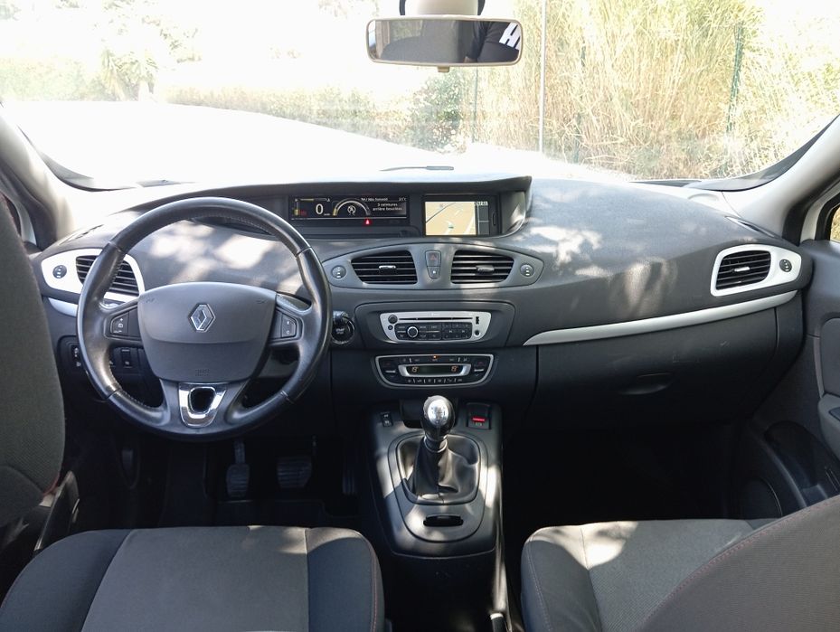 Renault Scénic Dynamique 1.5 dCi 110 cv | 2014 | Caixa de 6 Velocidades