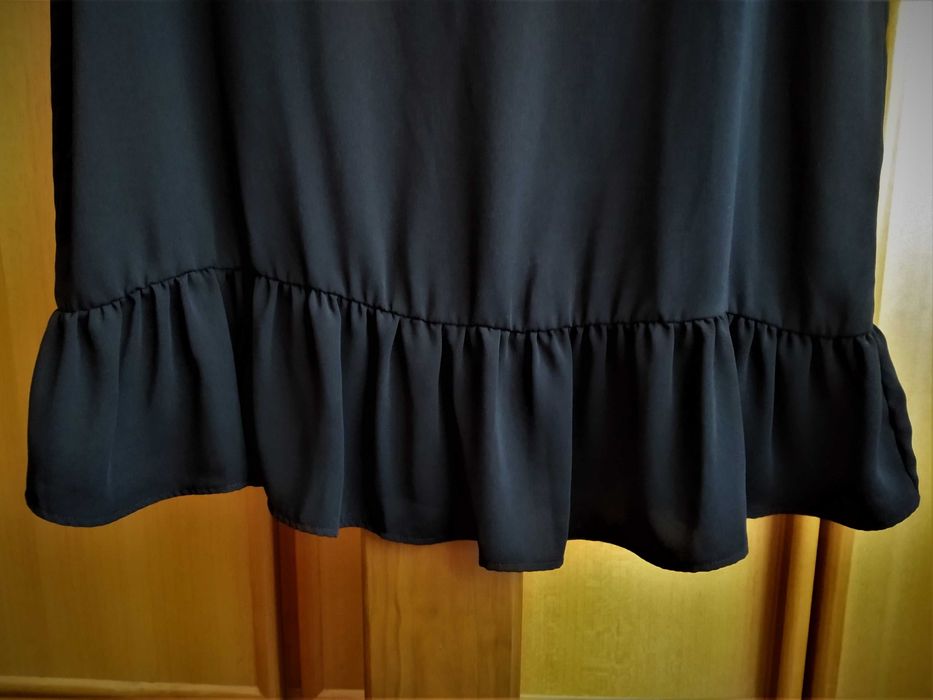 (NOVO, PORTES GRÁTIS) ZARA - Vestido Preto Decotado - Tam. L