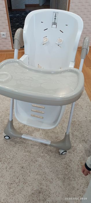 Стільчик для годування