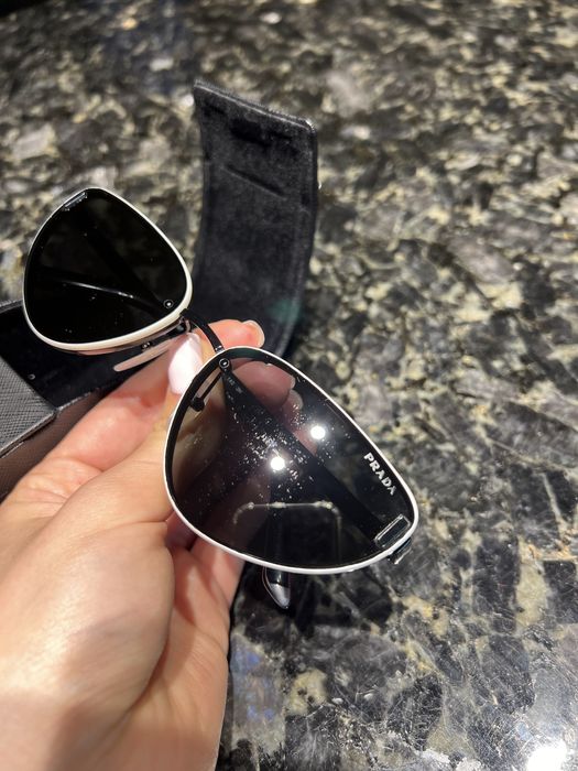 Сонцезахисні окуляри Prada