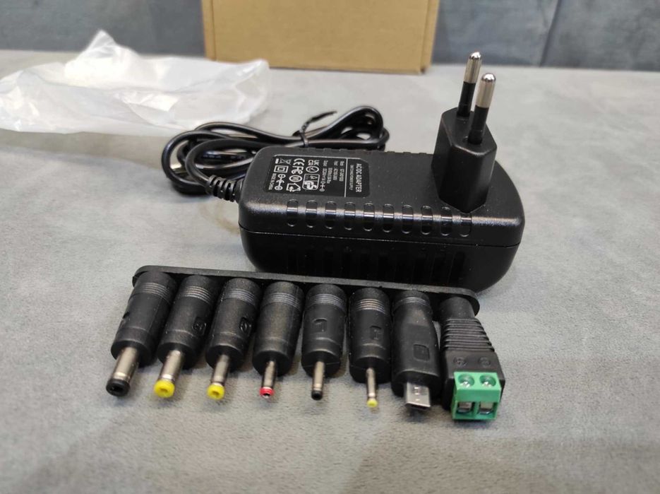 Zasilacz uniwersalny 50/60Hz 0,8A max. 8 końcówek
