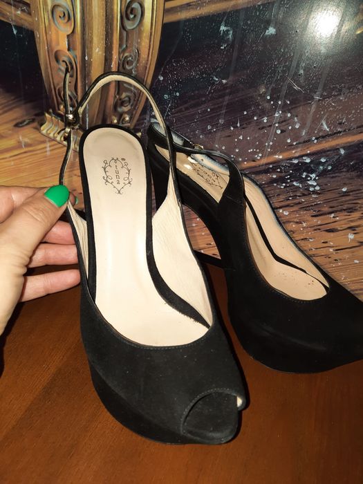 Босоножки новые Tuna