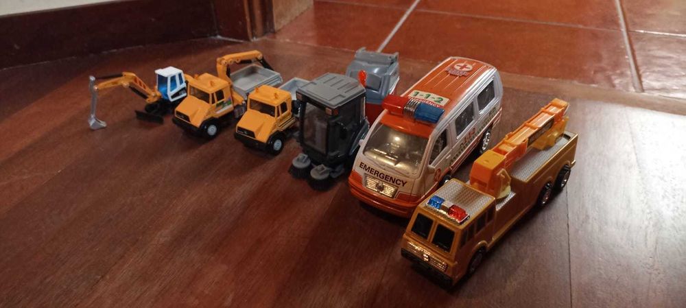 Diversos carros de brincar