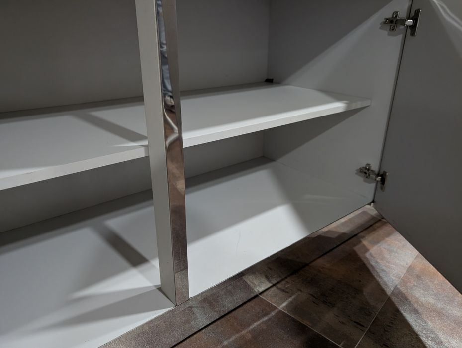 Móvel de apoio TV para sala espelhado