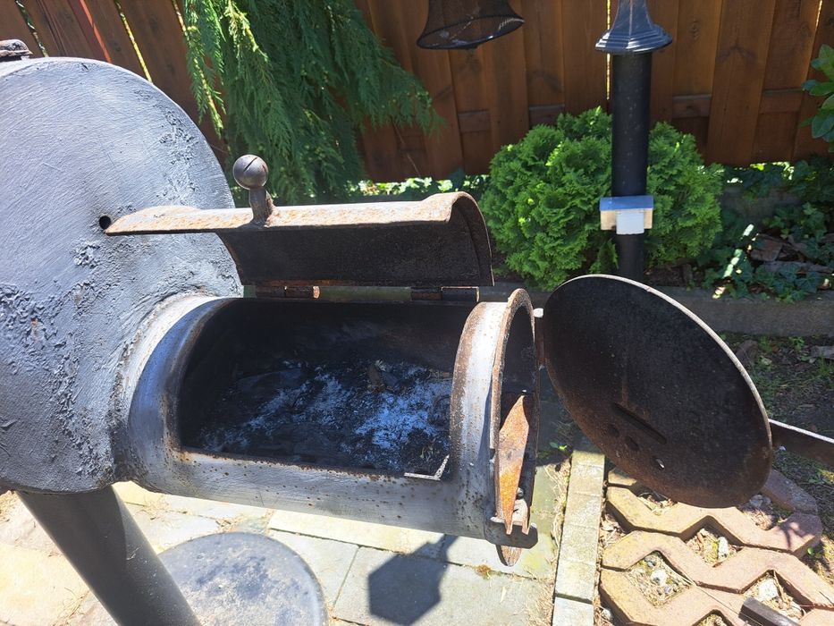 Grill i wędzarnia w jednym
