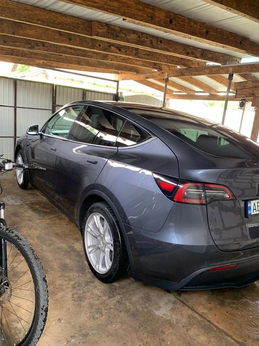 Продам Tesla Y в гарному стані