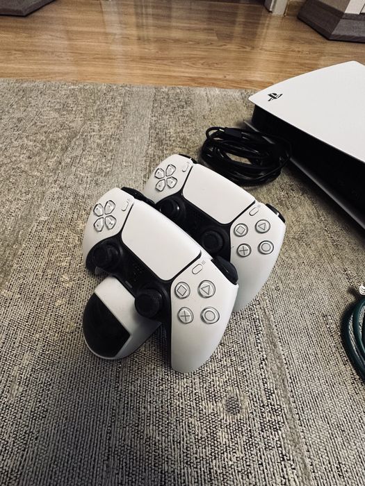 PlayStation 5 + 2 геймпади | Ідеальний стан