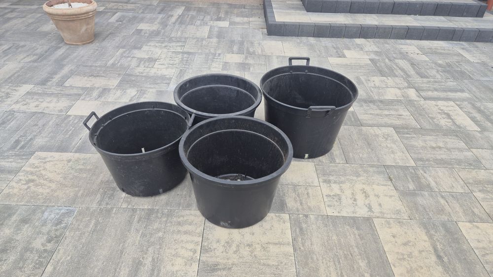 Donice produkcyjne 3 x 50 litrów,  1 x 65 litrów