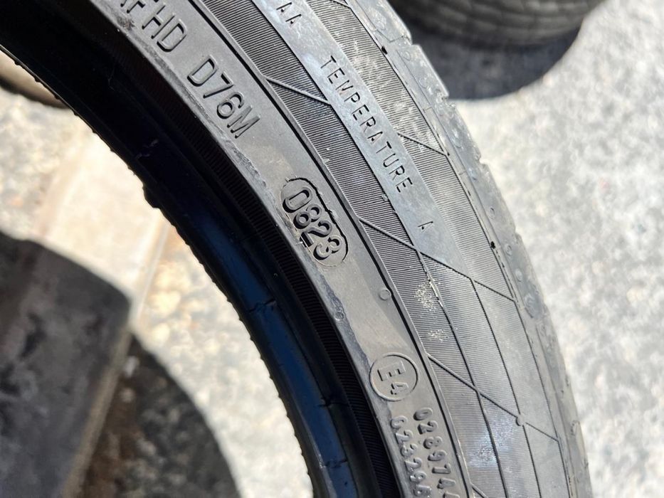 255/40/21 Continental 2 pneus
