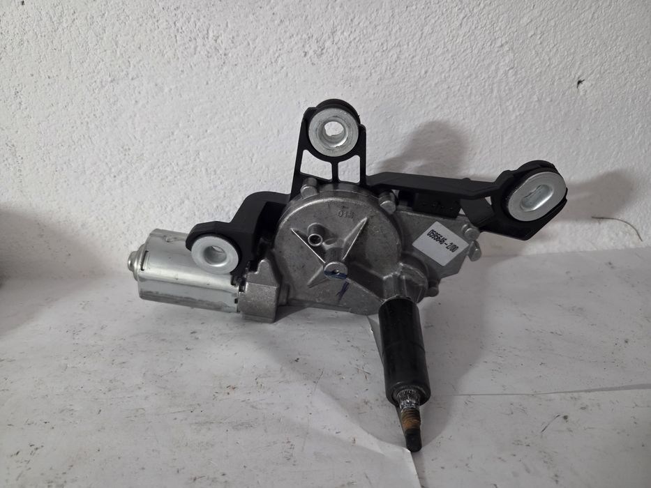 Vw Volkswagen fox silniczek wycieraczki tył