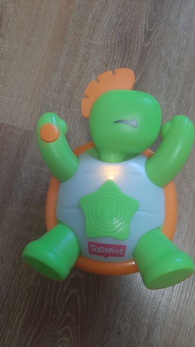 Interaktywna zabawka żółw Tomy Toomies