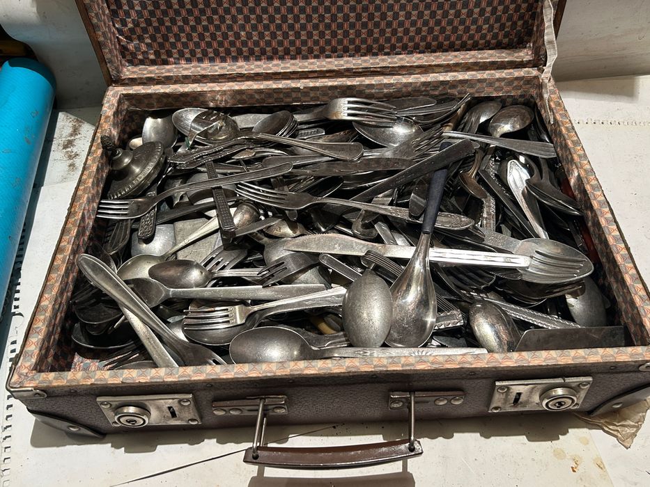 Walizka pełna SZTUĆCÓW ! Noże,łyżki,łyżeczki...