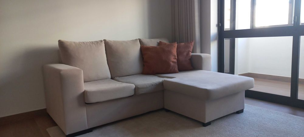 Sofá chaise longue bege - 3 lugares