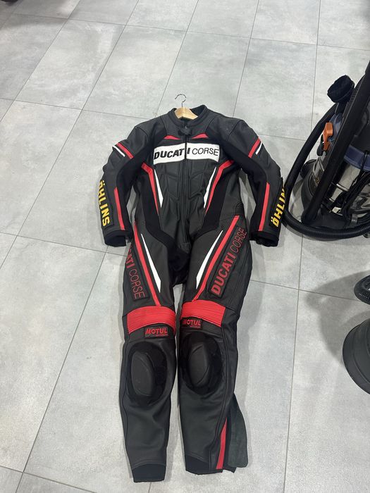Fato em pele personalizado Ducati