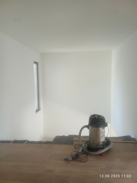 Executo trabalhos de construção