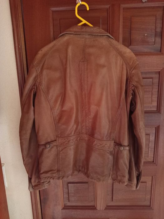 Casaco em pele castanho